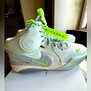 NEW NIKE Air Deldon basketball shoes